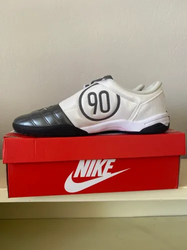 Tênis Nike total 90
