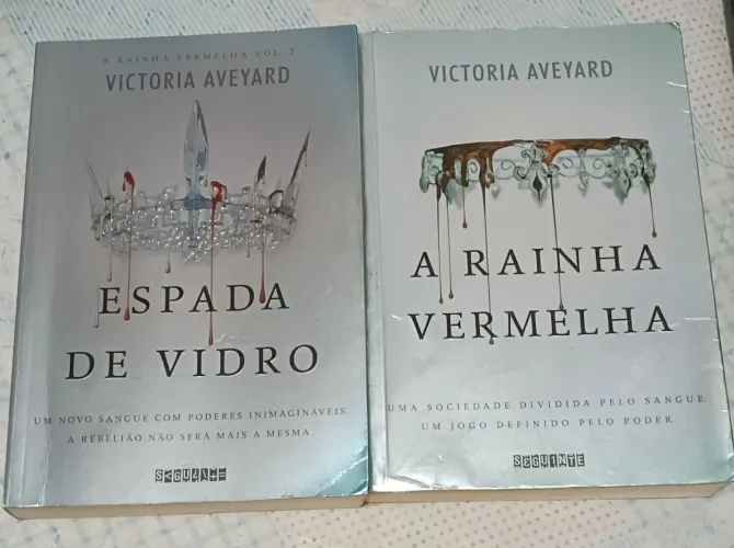 livros A Rainha Vermelha e Espada de Vidro