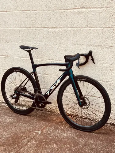 Speed Tsw 56 Grupo Eletrônico e Rodas Zipp