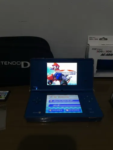 Nintendo DSi Azul + 2 Jogos Originais + Carregador Original | Completo | Bom Estado