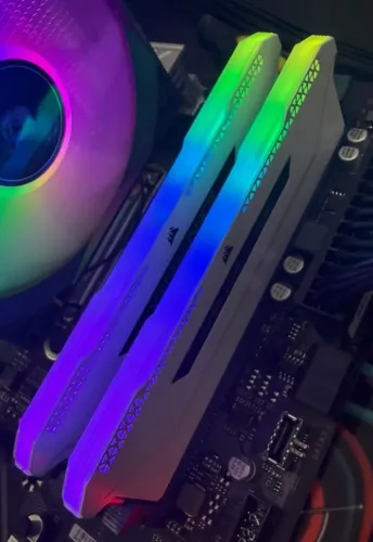 Kit Memória DDR4 16gb(2X8gb) 3200MHZ Corsair Vengeance White Rgb- Loja física
