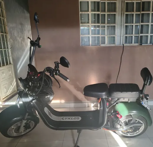 Vendo scooter elétrica Cyklos em ótimo estado, perfeita para uso urbano, trabalho ou lazer