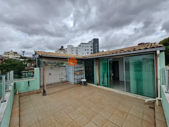 Cobertura á venda De 2 quartos com suíte e 2 vagas no Bairro União Em Belo Horizonte MG