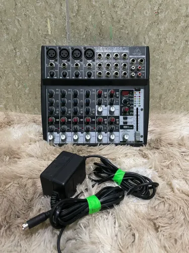 Mesa Behringer 1202 com efeito.