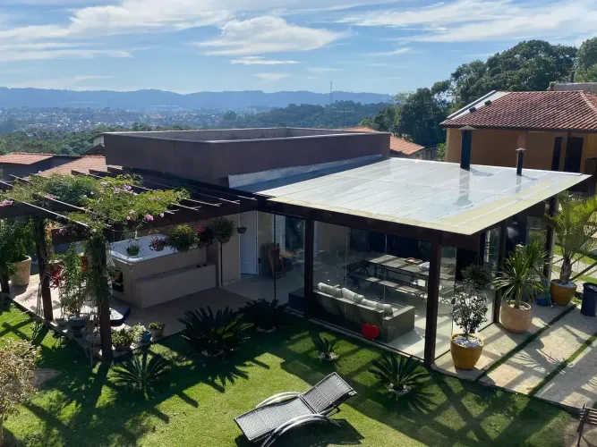 CASA ISOLADA 280 metros - 1.000 metros terreno 4 SUITES 5 VAGAS - Condomínio Granja Caiapi
