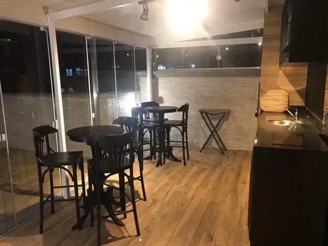 Conjunto mesa bistrô com 3 banquetas