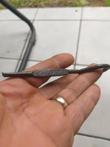 Abridor de lata de tinta Coral