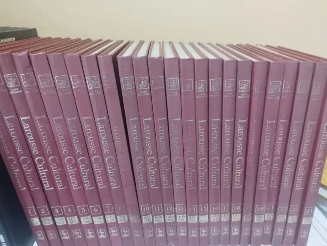 Enciclopédia larousse Cultural 24 volumes 