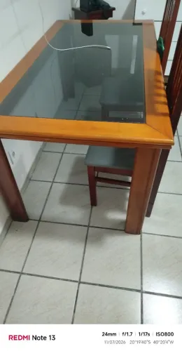 Mesa com duas cadeiras
