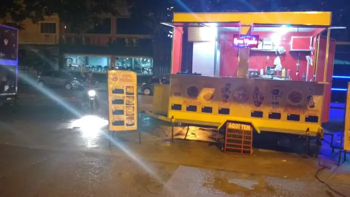 trailer food truck do tipo reboque, projetado especificamente para o comércio de alimentos