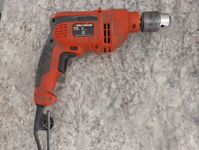 Furadeira Black & Decker TM650-B2 profissional 13mm 220v.