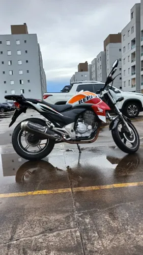 ? Honda CB 300R 2014 Impecável - Pronta para Rodar!