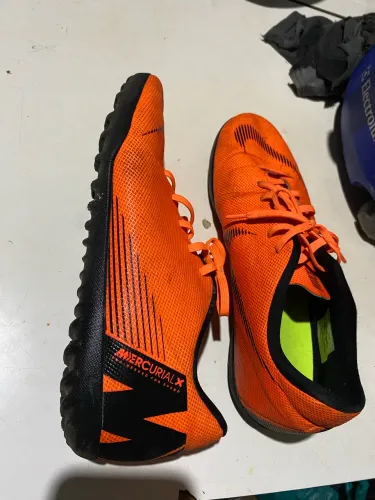 Chuteira mercurial society