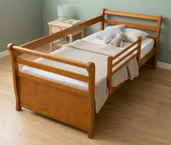 Cama de solteiro de madeira maciça com grade de proteção removível