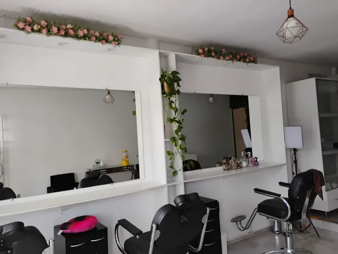 Aluga-se salão de beleza completo