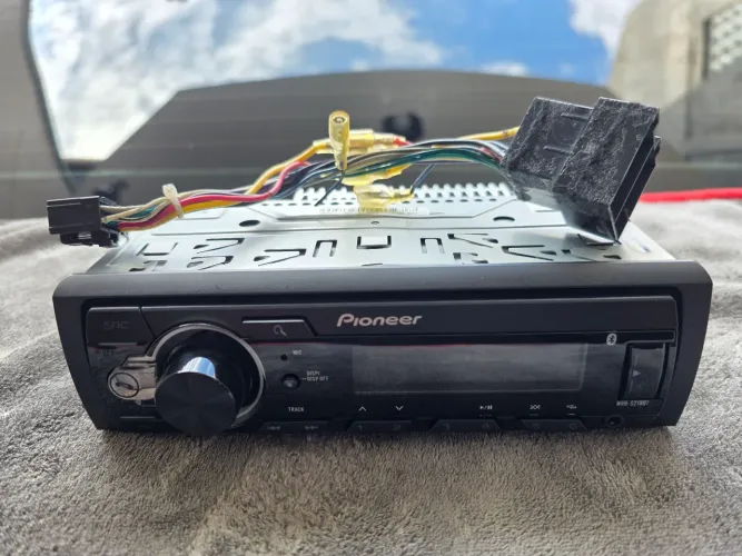 Rádio Pionner MVH-S218bt - usado excelente estado