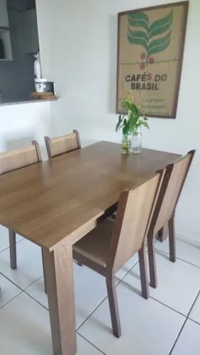 Mesa retangular com 4 cadeiras