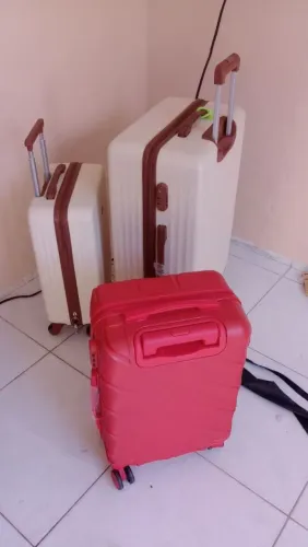 Mala vermelha 250, mala off white pequena 300 a grande 400