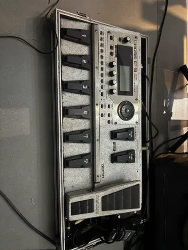 Pedaleira Boss gt10 com case