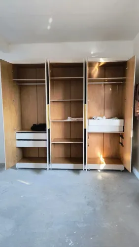 Guarda-roupa de seis portas quatro gavetas