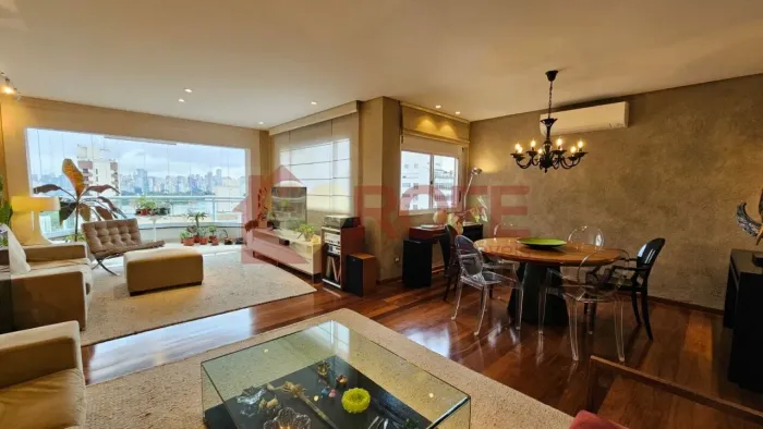 Apartamento com 2 suítes, 3 vagas e com 126m² - Itaim