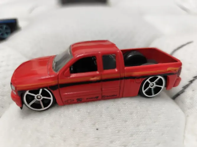 Hot Wheels Chevy Silverado 