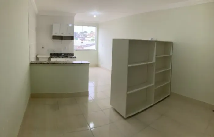 LINDO APARTAMENTO TIPO KITINET, PRÓXIMO AO CENTRO NO BAIRRO SANTO ANDRÉ.
