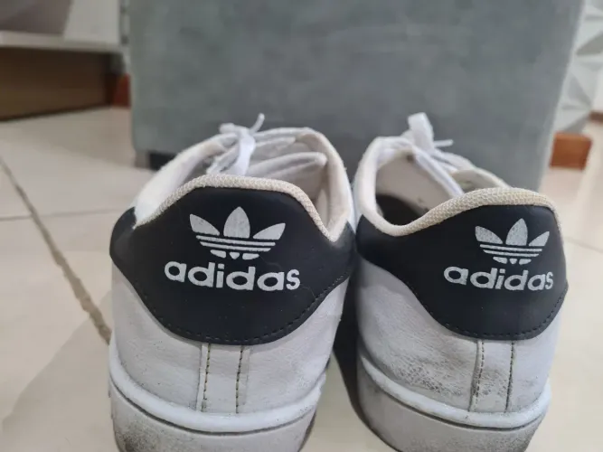Tênis Adidas tamanho 41