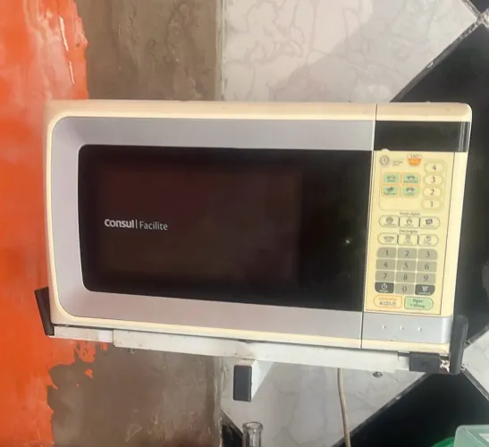 VENDO MICROONDAS SEMI NOVO R$ 300 REAIS