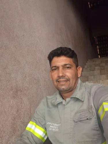 Eletricista e bombeiro hidráulico 