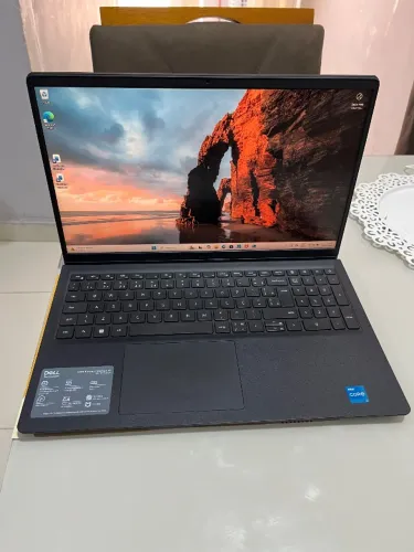 Vendo ou troco Notebook Dell Inspiron 15 3520 15.6 8gb Ram Intel I3 12a Geração