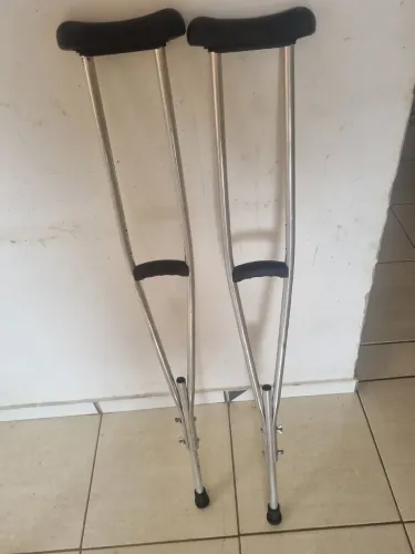 Vende  se muletas  de alumínio 