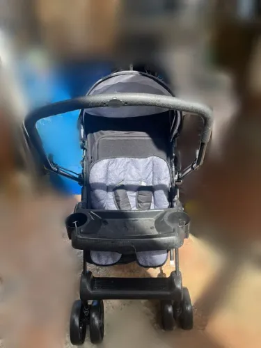 Carrinho de bebê semi novo