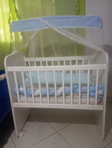 Vendo berço usado poucos dias ,se preferir chama no watts e combinamos *