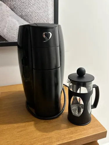 Cafeteira TRES 3 Corações LOV + Prensa Francesa