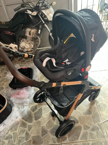 Vendo carrinho de bebê mais bebê conforto