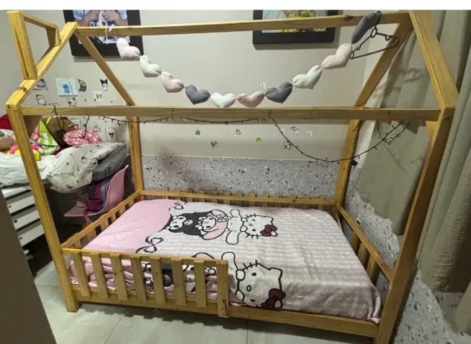 Vendo cama com colchão e transa protetora