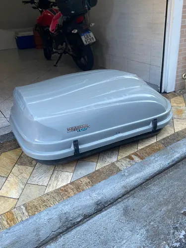 Baú de teto em ótimo estado