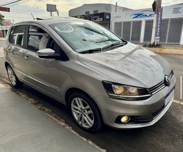 Volkswagen Fox Highline 1.6 Flex 16V 5P 2015