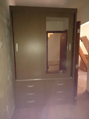 Vendo armário de mdf com espelho