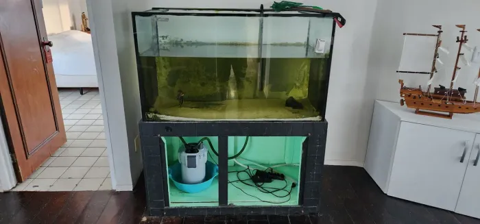 Aquário 500 L + vários acessorios
