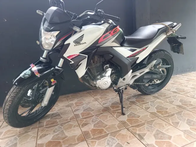 Vendo, Honda Cb Twister 250.