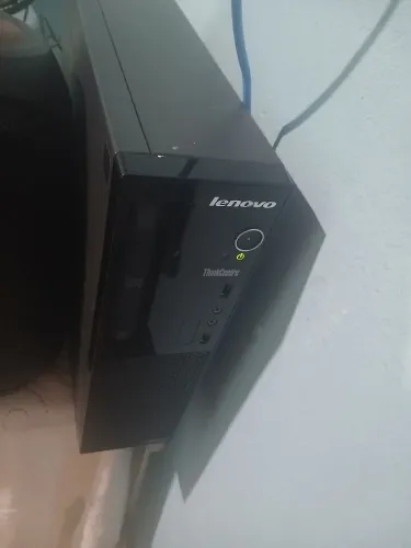 Vendo cpu lenovo com processador i3 4130 quarta geração 2 entrada usb 3.0 6 ram hd 500 t
