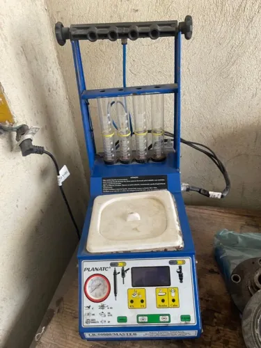 Máquina para limpeza de bicos