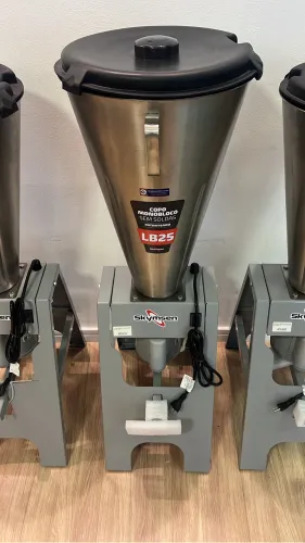 Liquidificador Basculante 25 litros Skymsen novo pronta entrega 