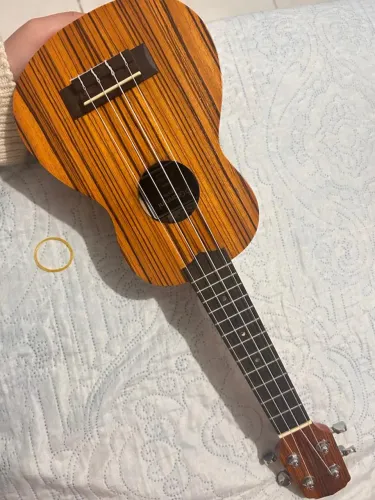 Ukulele Soprano Giannini Acústico Nylon