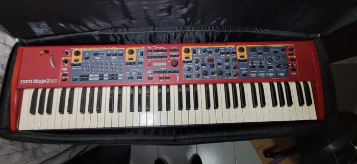 Teclado Nord Stage 2EX