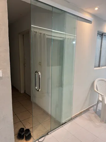 Porta de vidro Folha dupla com puxador