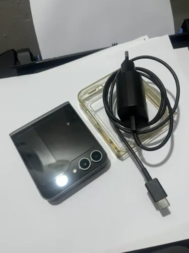 ZFLIP6 512G praticamente novo