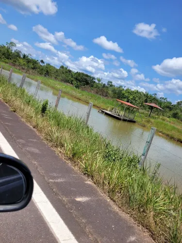 Vendo sitio na BR 319 excelente casa construída e com areas em construção!!